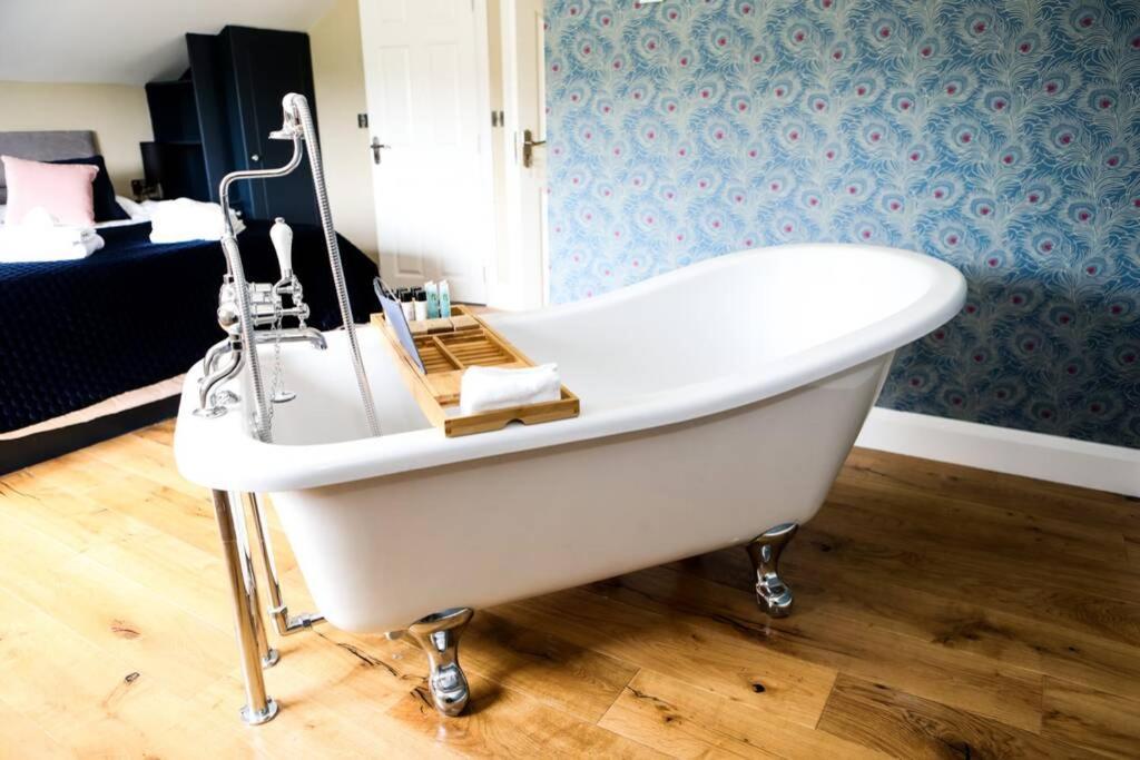 5* Self Catering Villa Nenagh Bagian luar foto